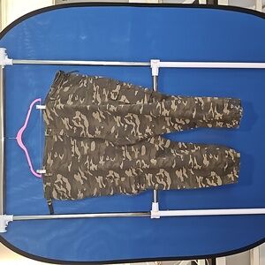 Ashley Stewart Camo print Cargo Joggers 36